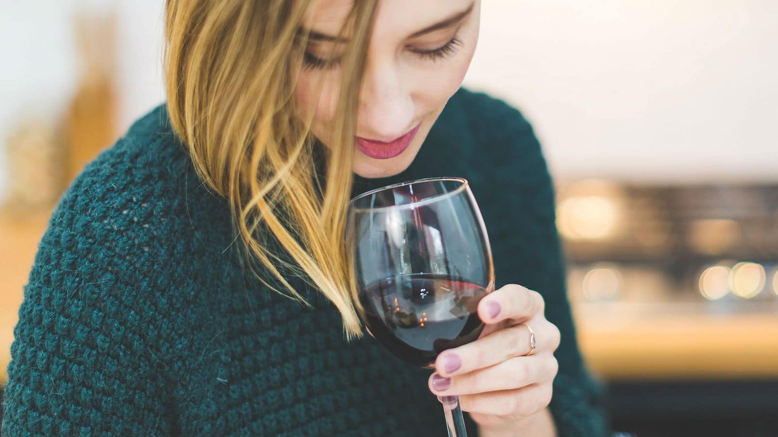Beber vino con moderación le hace bien al corazón