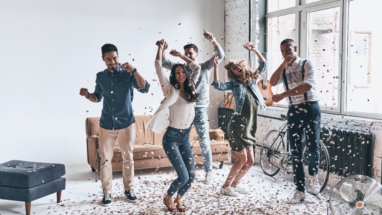 Disfruta la fiesta, no te intoxiques con alcohol