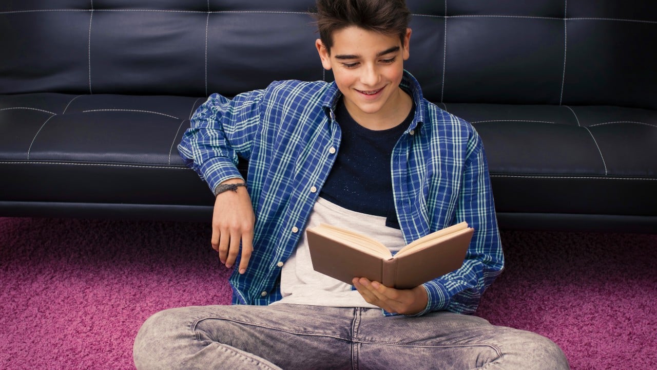 Los adolescentes que leen son más alegres