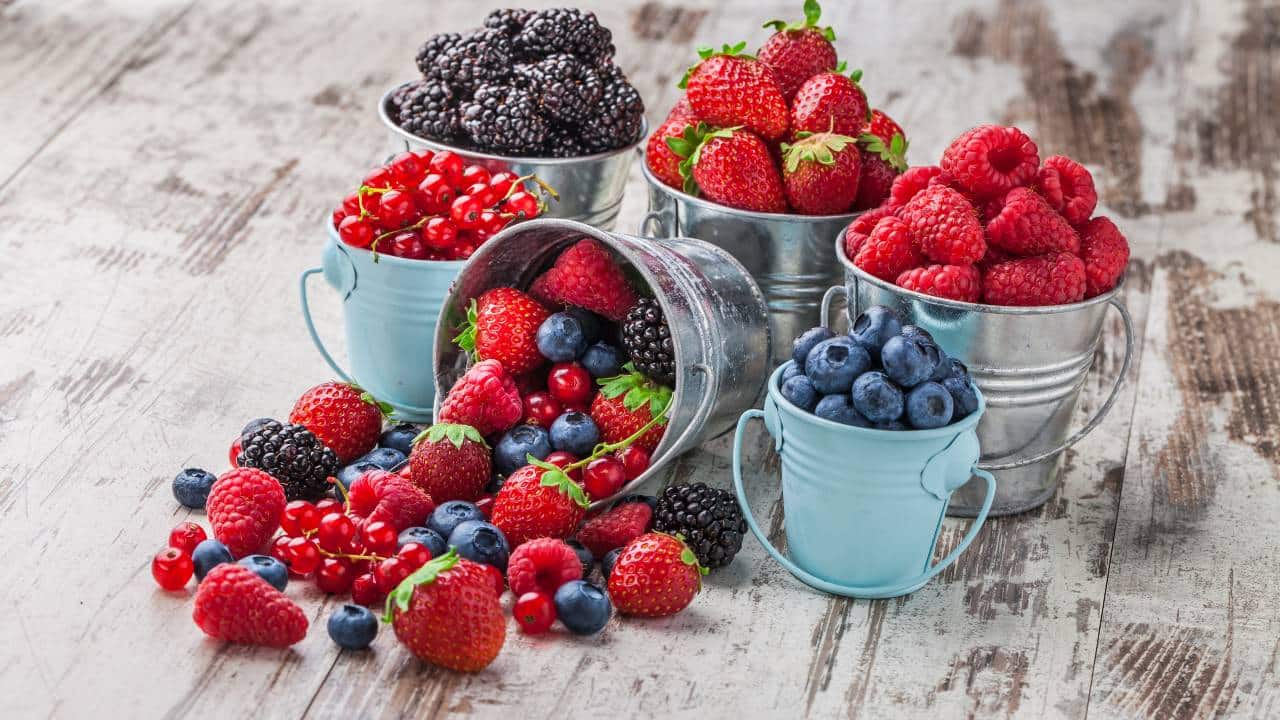 Para cuidar tu memoria, cierta familia de frutas es tu mejor aliado