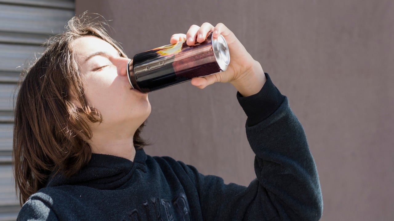 Mezclar alcohol y bebidas energéticas no es nada divertido