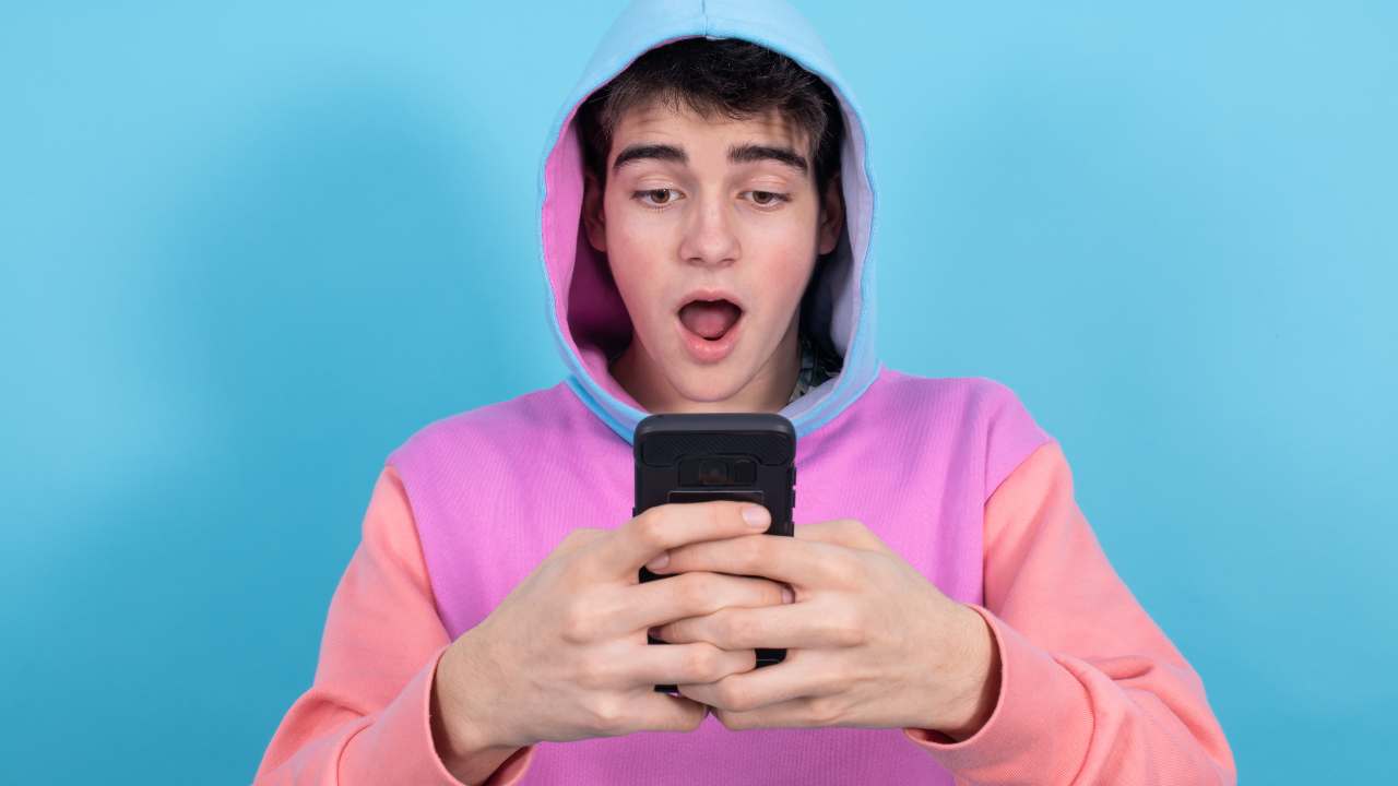El teléfono celular interfiere con las calificaciones escolares