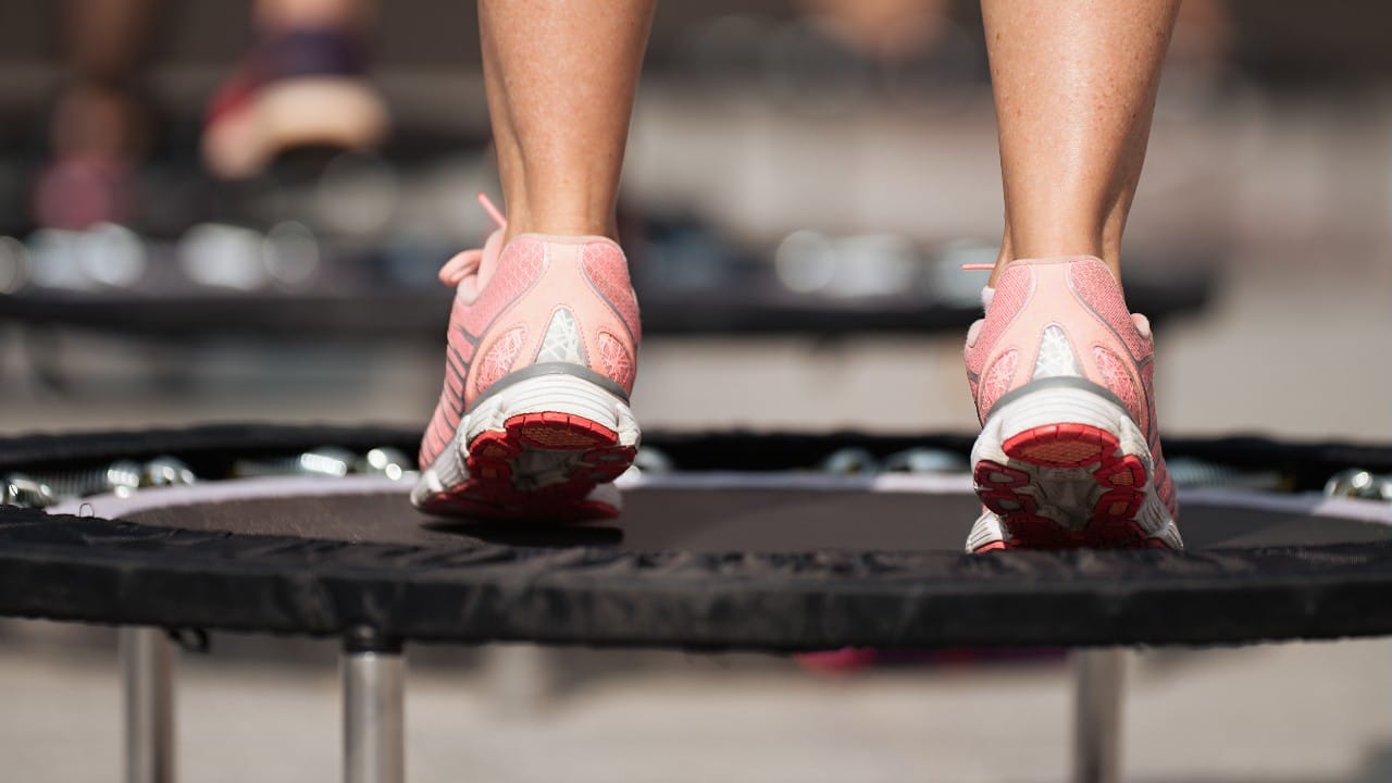 Busca un trampolín y ponte en forma ¡saltando!