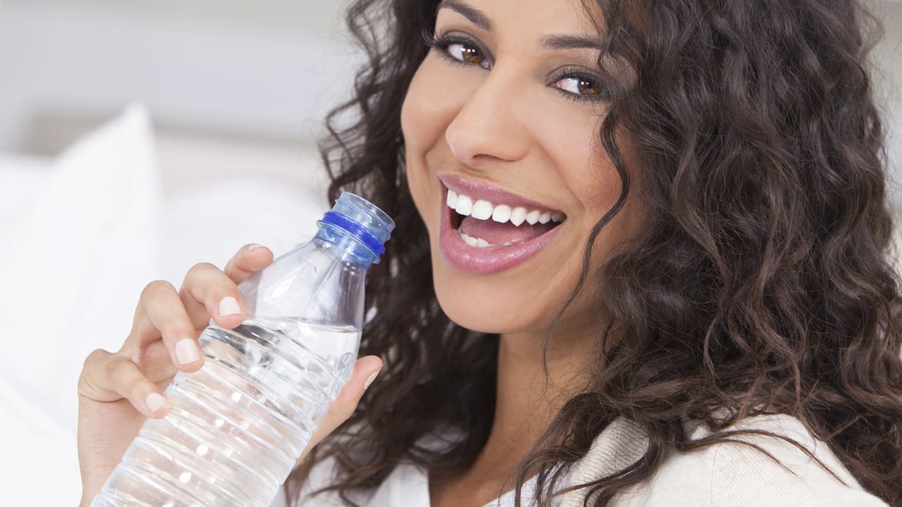 Agua con vitaminas: ¿te conviene o no?