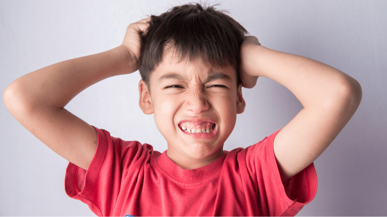 Cómo lidiar con un problema común y molesto: piojos en la cabeza
