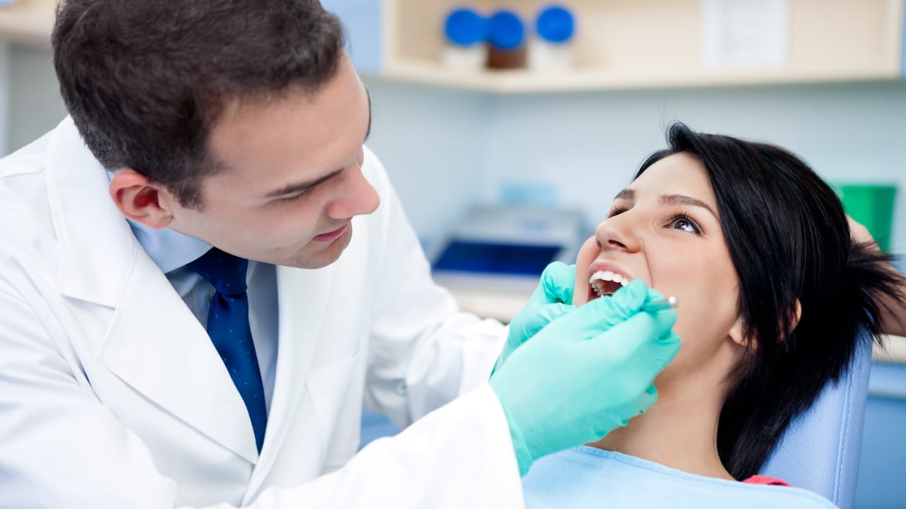 Una limpieza dental al año, ¿es suficiente?