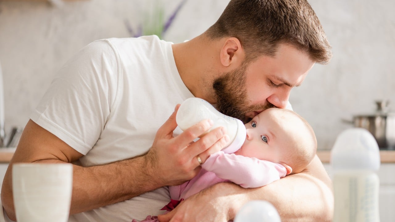 ¿Qué puede y debe comer un bebé durante sus primeros 6 meses?