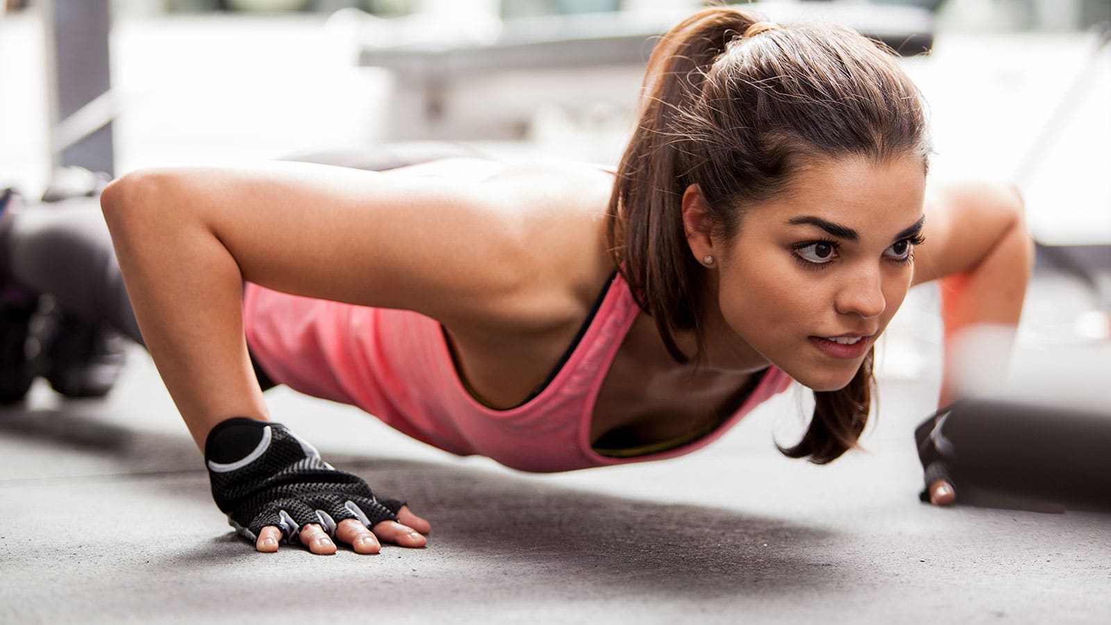 mujer-haciendo-un-plank