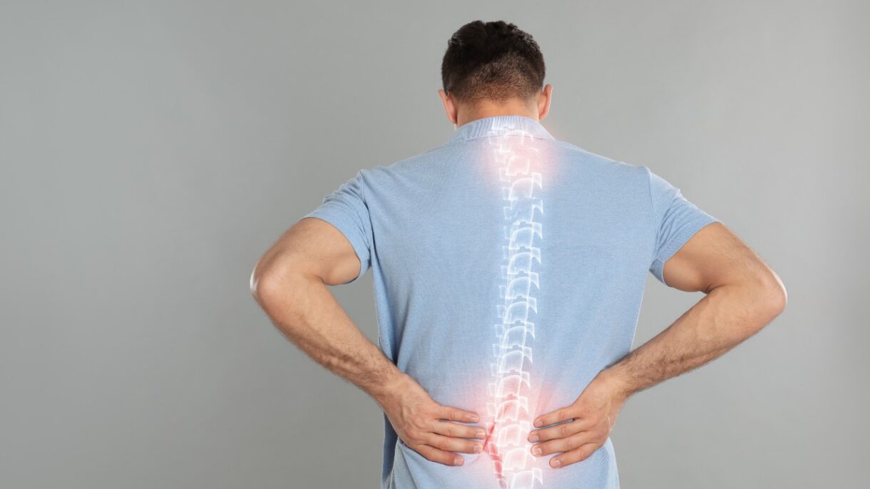 La osteoporosis afecta a los hombres. ¡Aprende a prevenirla!