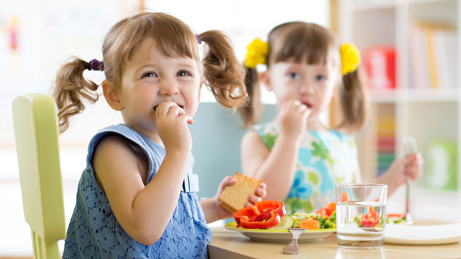 niñas-comiendo