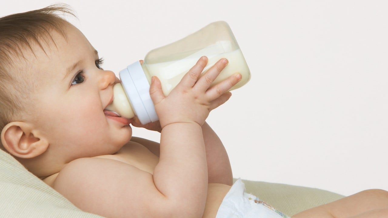 Cómo lidiar con la escasez de la fórmula para los bebés