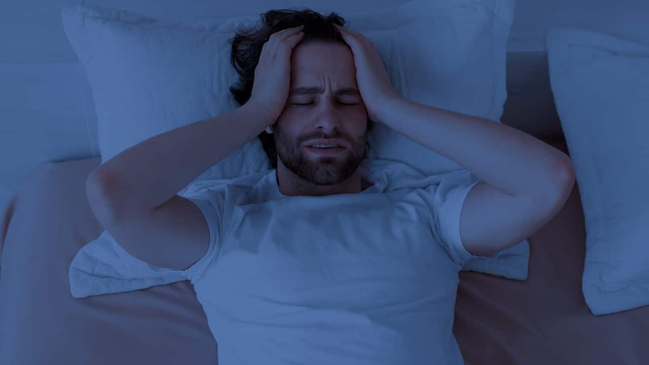Un dolor de cabeza que te despierta podría ser más grave de lo que piensas