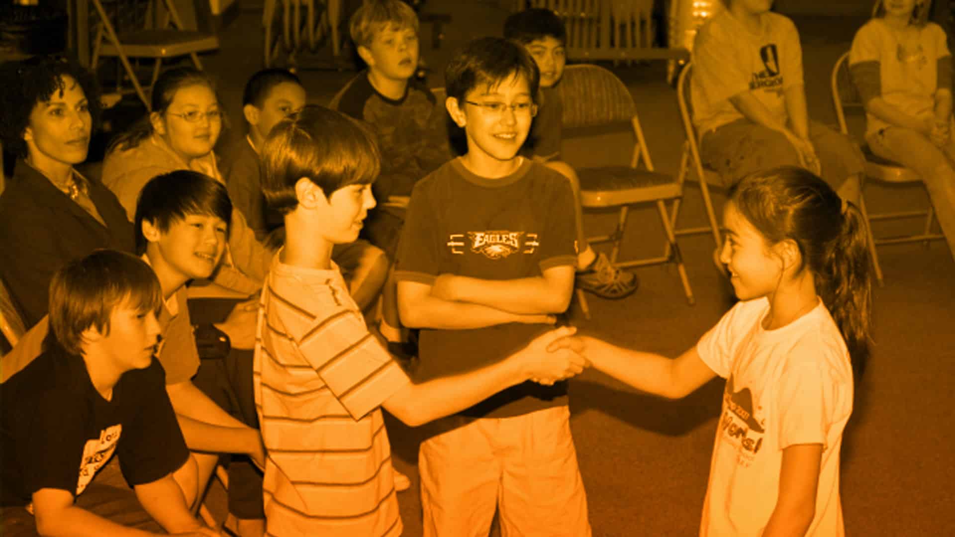 Programa escolar para fomentar la normalización y el trato con alumnos con deformidades