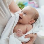 Bañar a mi bebé, ¿antes o después de comer?