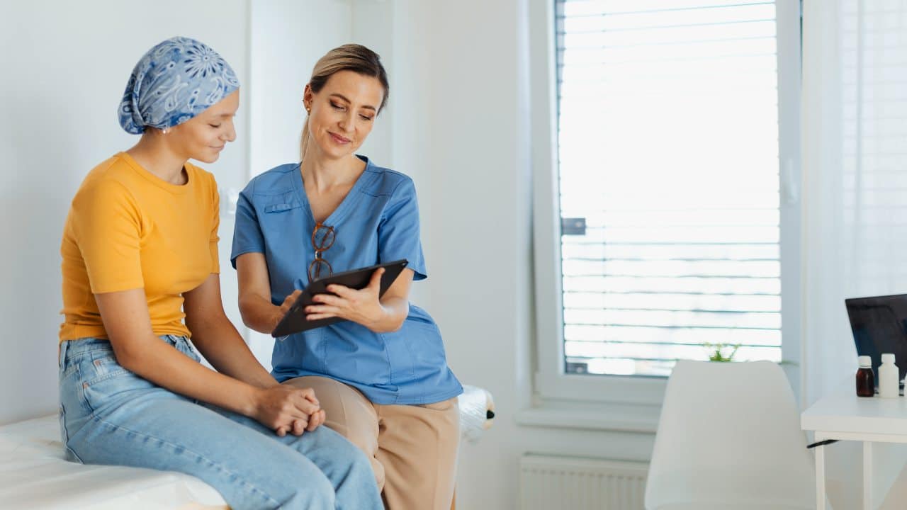 ¿Cómo debemos hablar con una persona con cáncer?