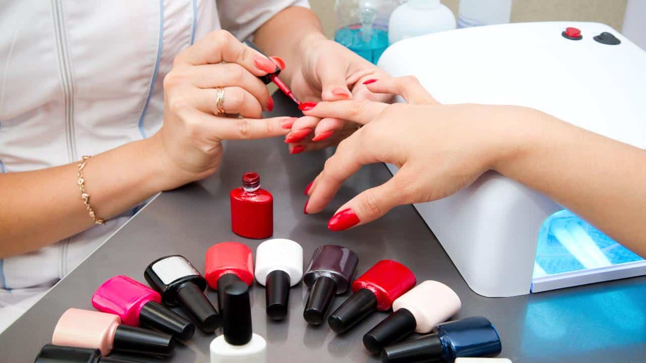 ¿Hacerse la manicura constantemente es peligroso?