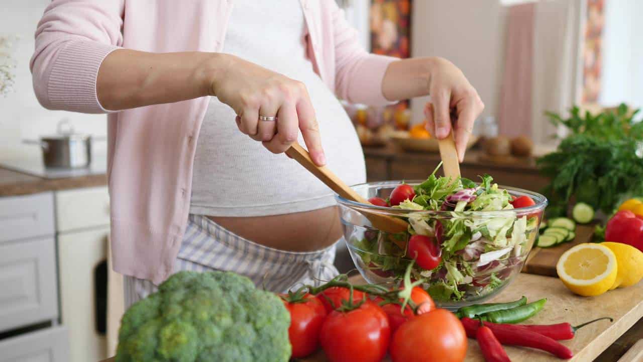 ¿Es seguro seguir una dieta vegana durante el embarazo?