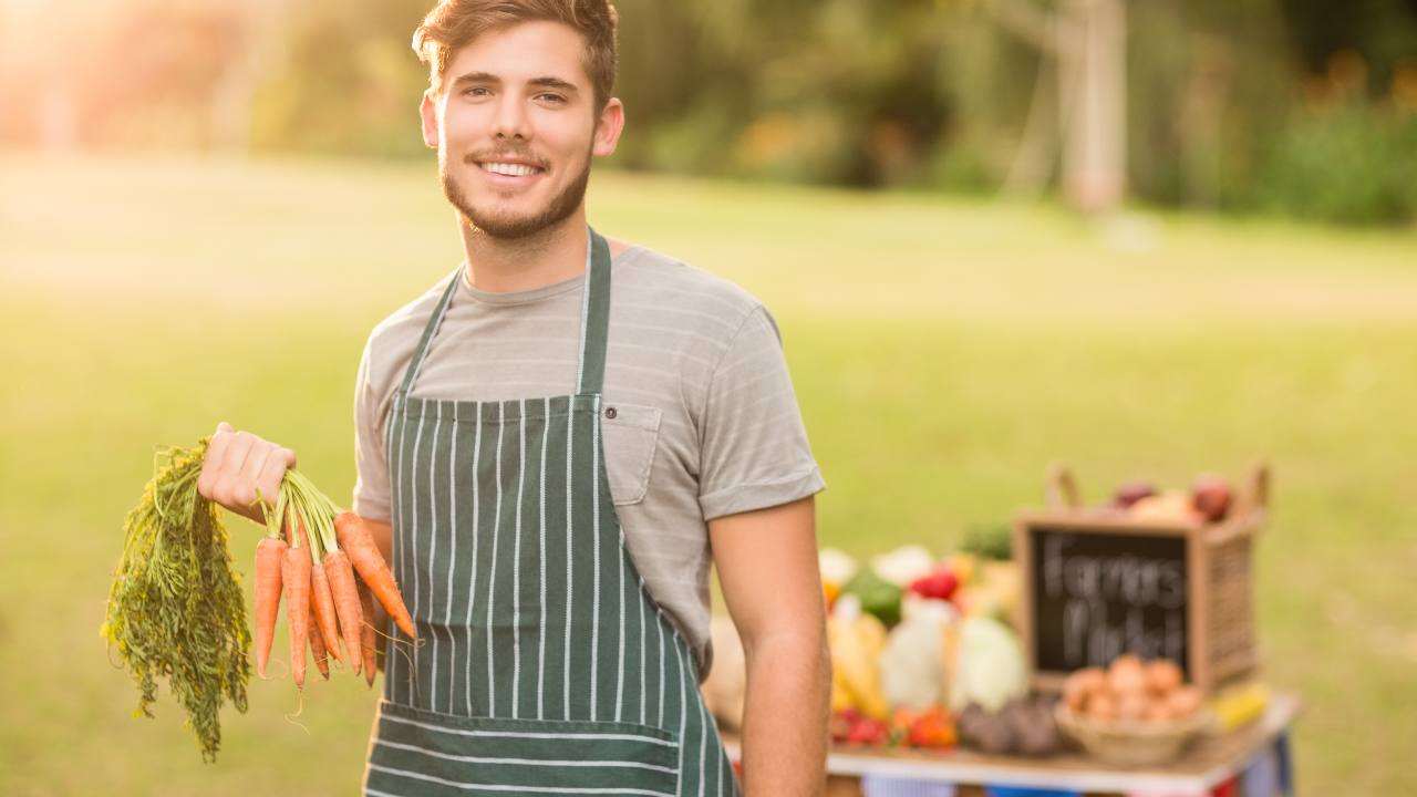 Jardinería en noviembre con plantas de otoño y cuidados esenciales.