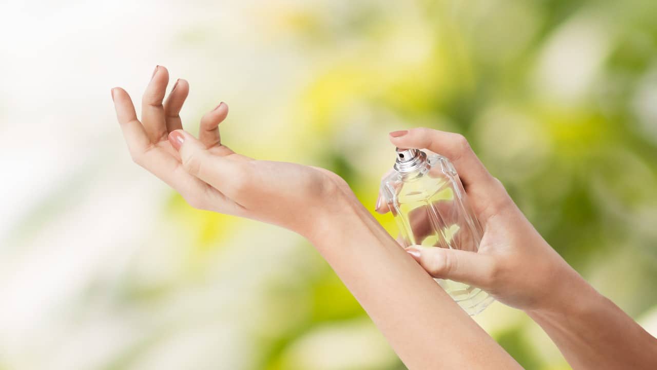 Factores que influyen en la duración de los perfumes en la piel