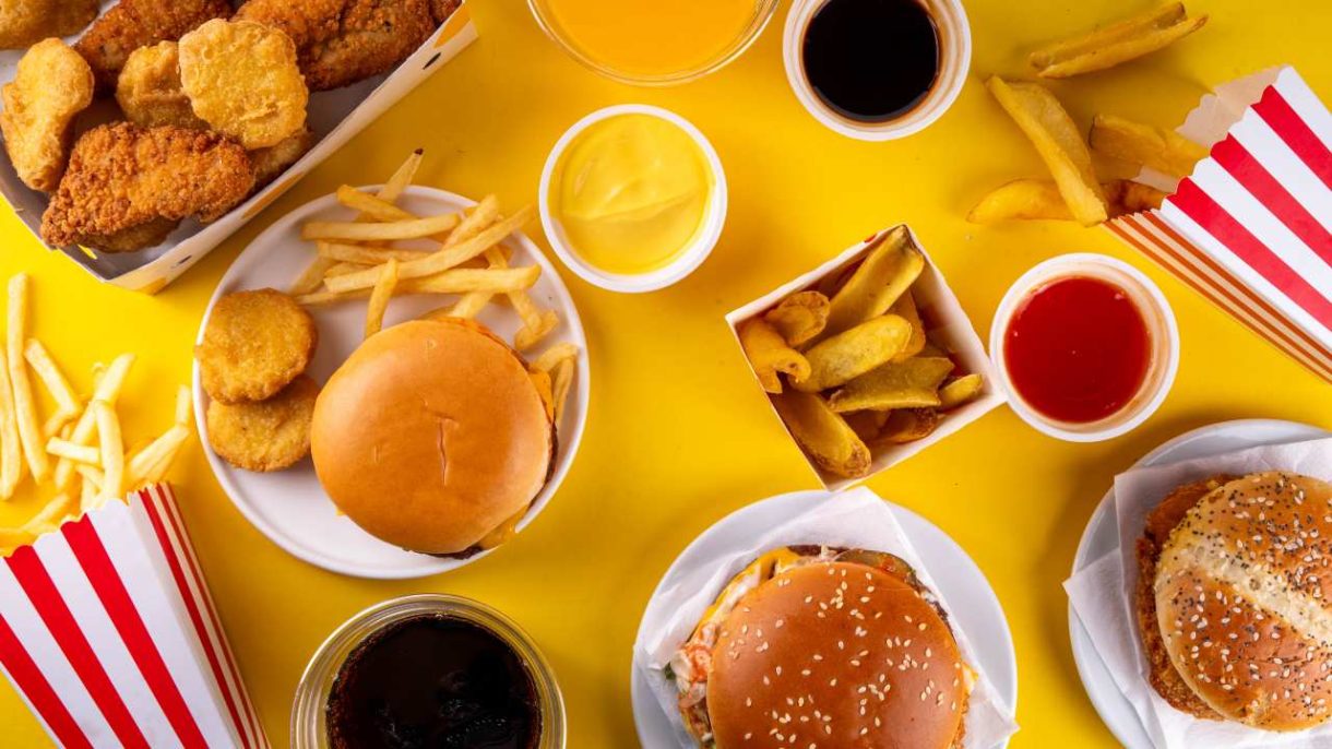 ¿Comer alimentos ultraprocesados acelera el párkinson temprano?