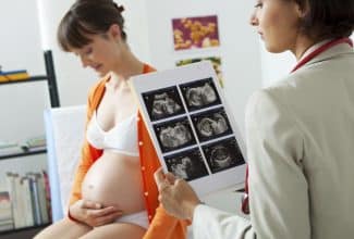 cirugía fetal en el útero materno