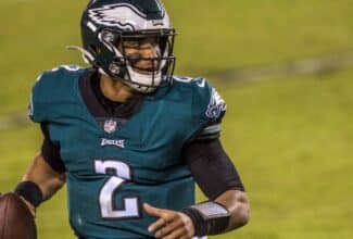 Jalen Hurts, jugador de los Philadelphia Eagles, cuyo diagnóstico de embolia pulmonar ha obligado a interrumpir su temporada.