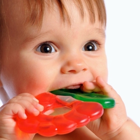 bebés en dentición