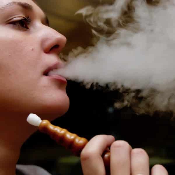 ¿Qué es la salvia y por qué la buscan los adolescentes?