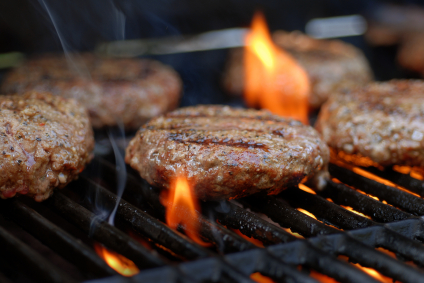Consejos para reducir el riesgo de desarrollar cáncer al cocinar carnes a la parrilla