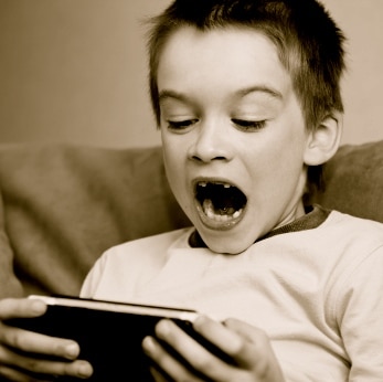 Los medios de comunicación y los videojuegos: ¿ladrones de la salud y la seguridad de tus hijos?