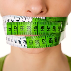 ¡Cuidado! Las dietas muy bajas en calorías podrían producir cálculos en la vesícula