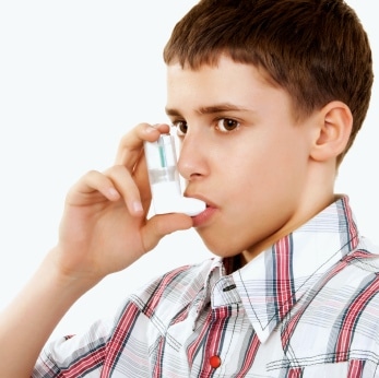 ¿Sabes darle correctamente a tu hijo el medicamento para el asma?