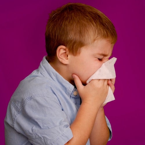niño con catarro
