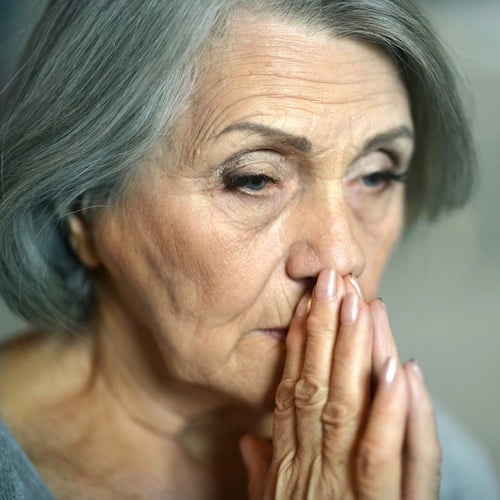 mujer con Alzheimer